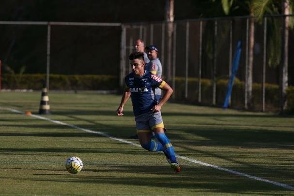 Treinador escalou Manoel na defesa, Willian no ataque, mas ganhou dvida com entorse de Henrique