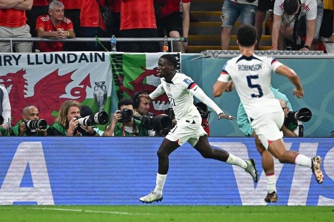 Fotos do jogo entre Estados Unidos e Pas de Gales no Estdio Ahmad bin Ali, pelo Grupo B da Copa do Mundo, no Catar