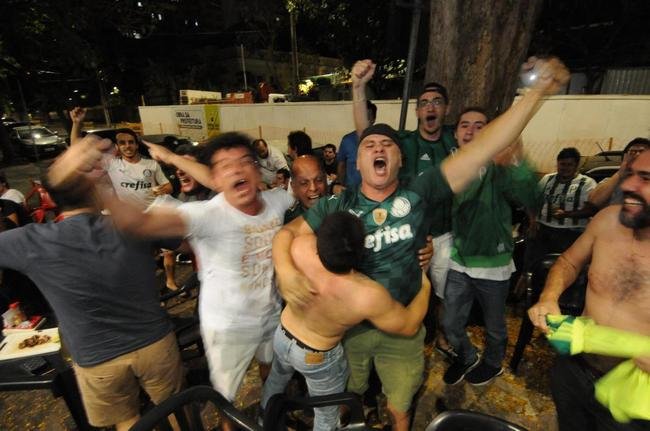 Torcedores do Palmeiras vibraram com a classificao  final da Libertadores aps empate com Atltico no Mineiro