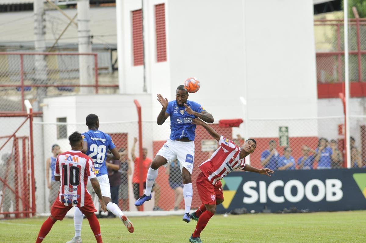 Fotos do duelo entre Villa Nova e Cruzeiro, neste domingo