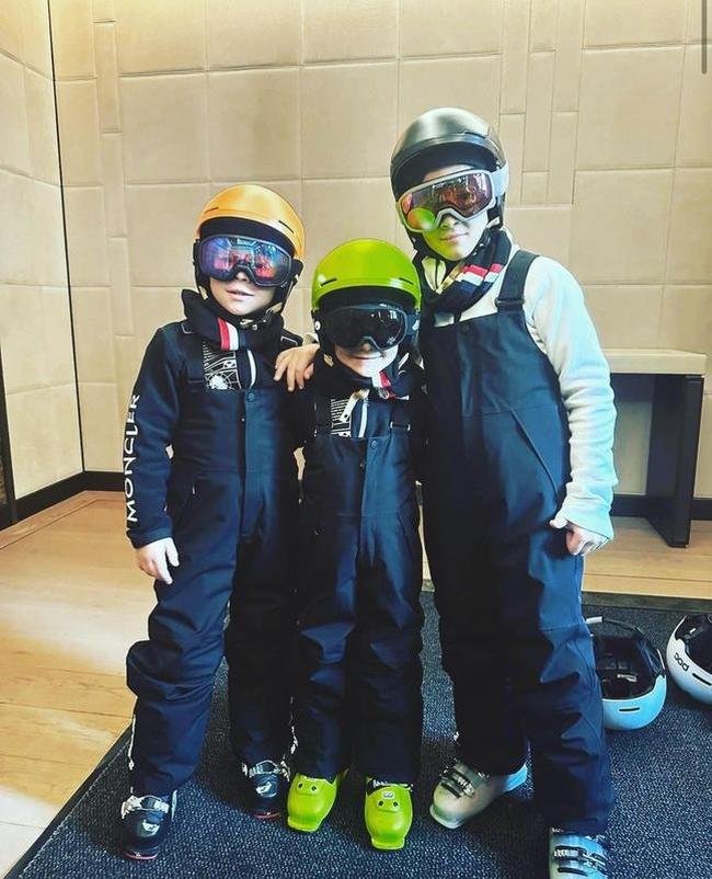 Messi, Antonela Rocuzzo e os trs filhos esto nos Alpes franceses