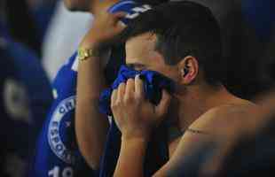 Torcida do Cruzeiro foi da esperana  decepo no Mineiro diante do River Plate