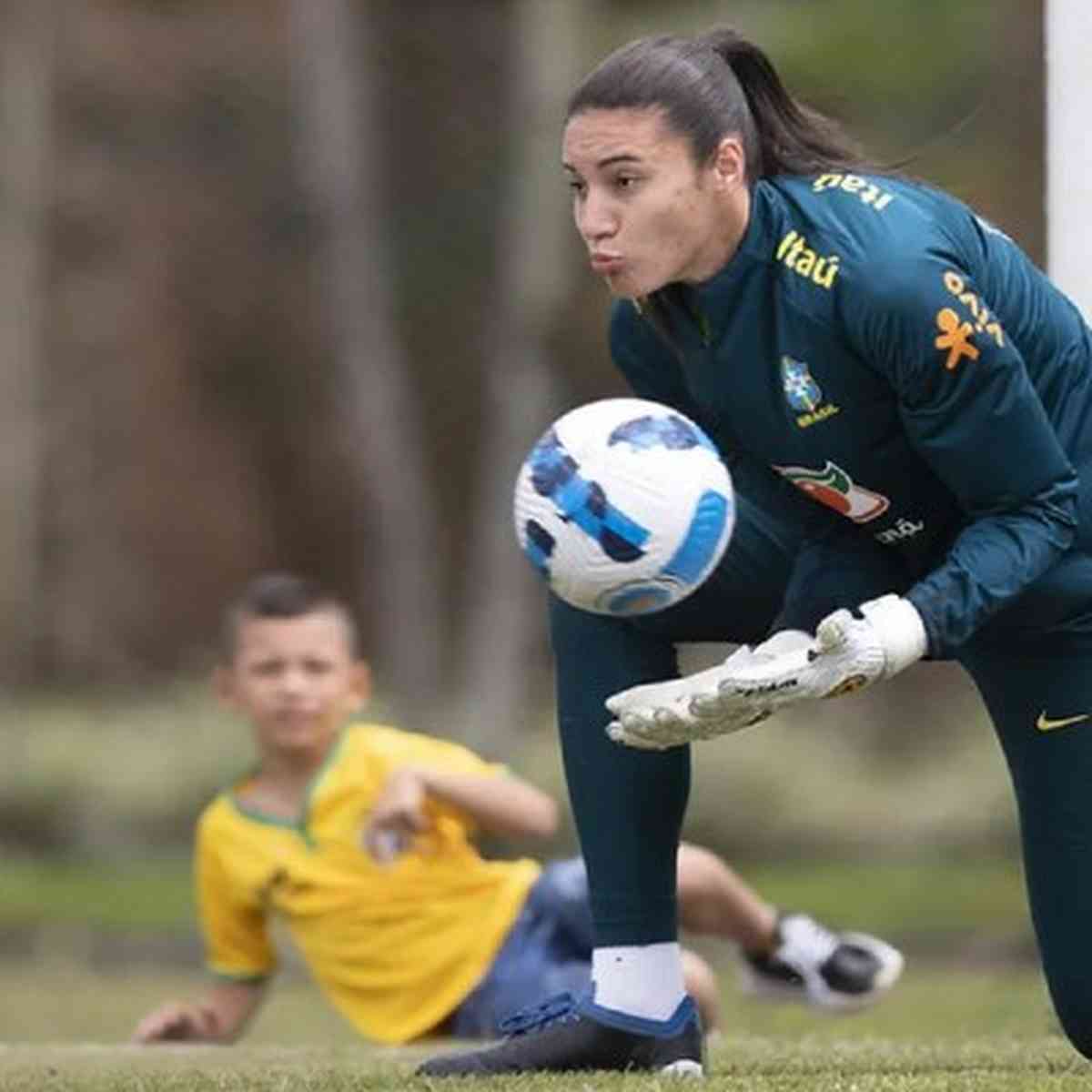 Goleira do Brasil sofre lesão no joelho e preocupa para a Copa feminina -  Superesportes