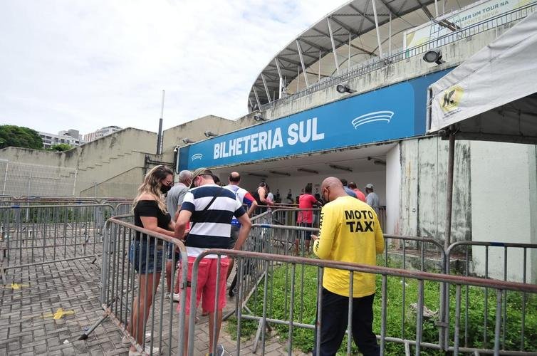 Bahia x Atlético: fotos de torcedores no entorno da Fonte Nova, venda de ingressos e o ambiente para a 'decisão' desta quinta-feira