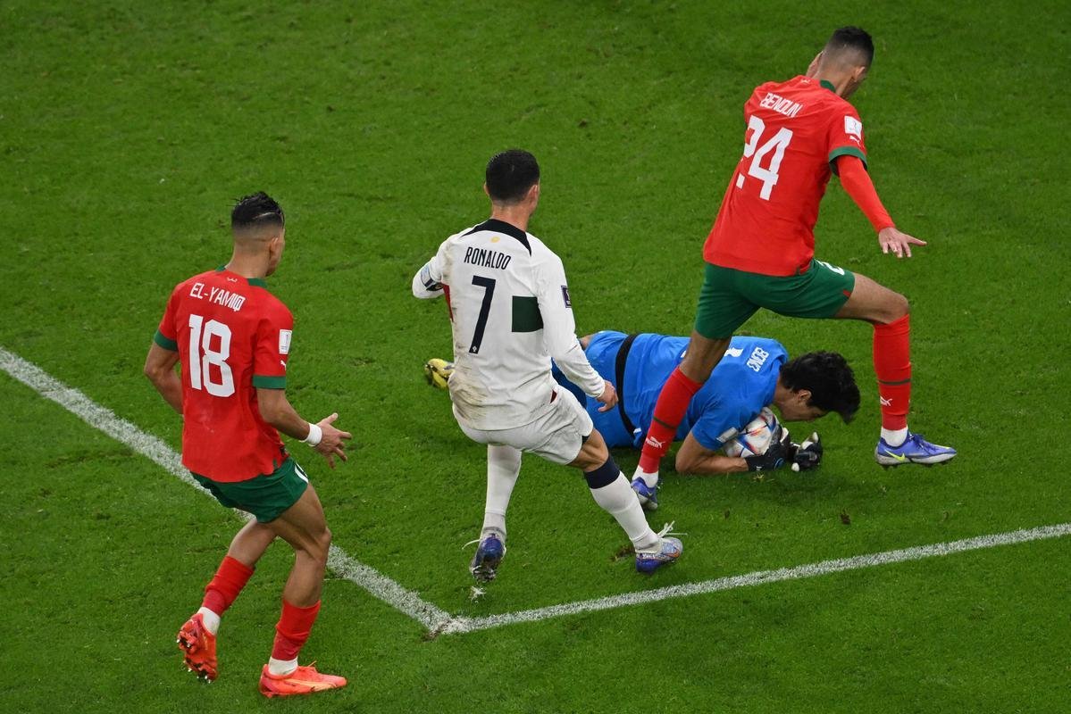 Cristiano Ronaldo chorou muito ao deixar o gramado aps a eliminao de Portugal diante de Marrocos