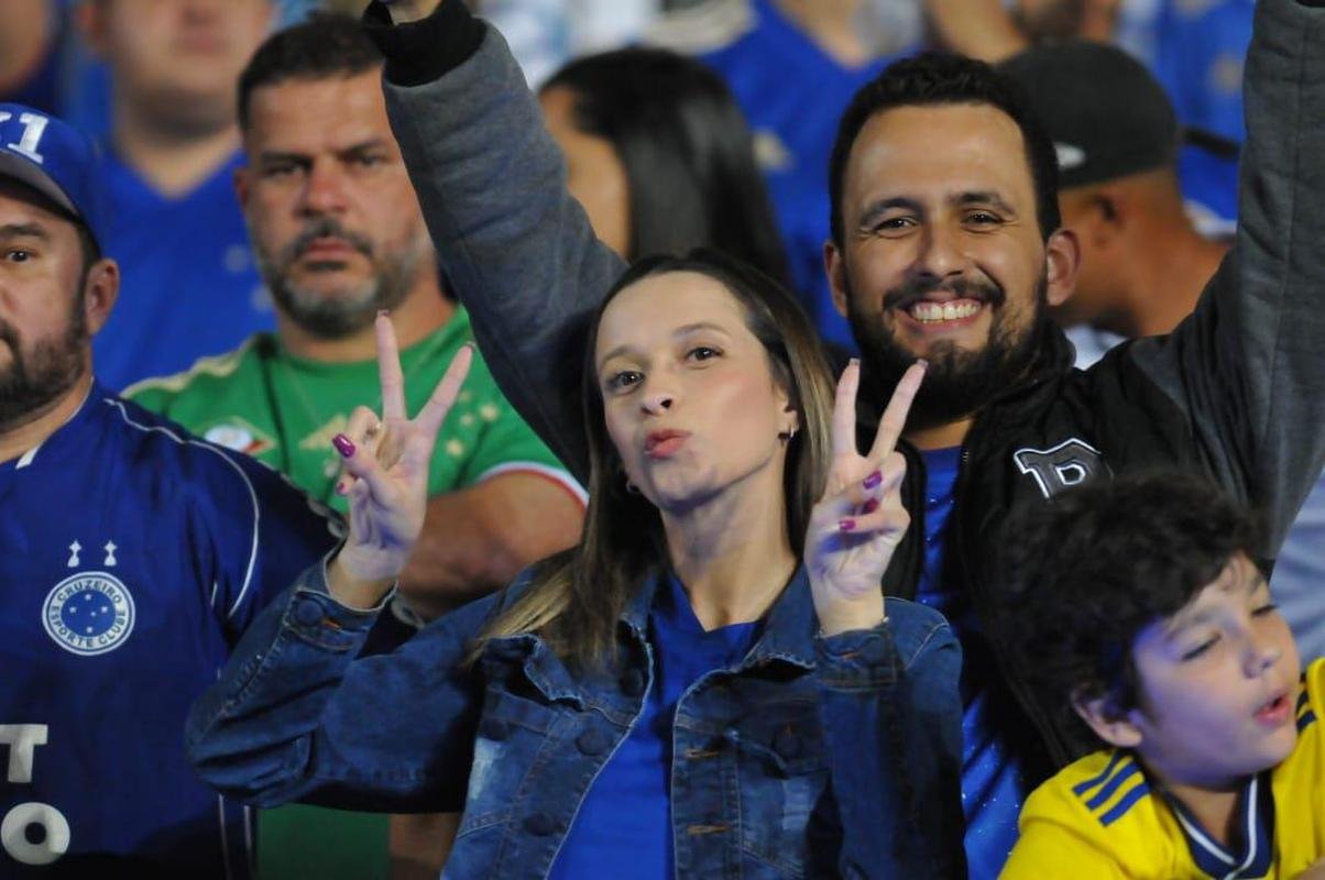 Fotos da torcida do Cruzeiro durante a partida contra o Operrio-PR, no Mineiro, pela 29 rodada da Srie B
