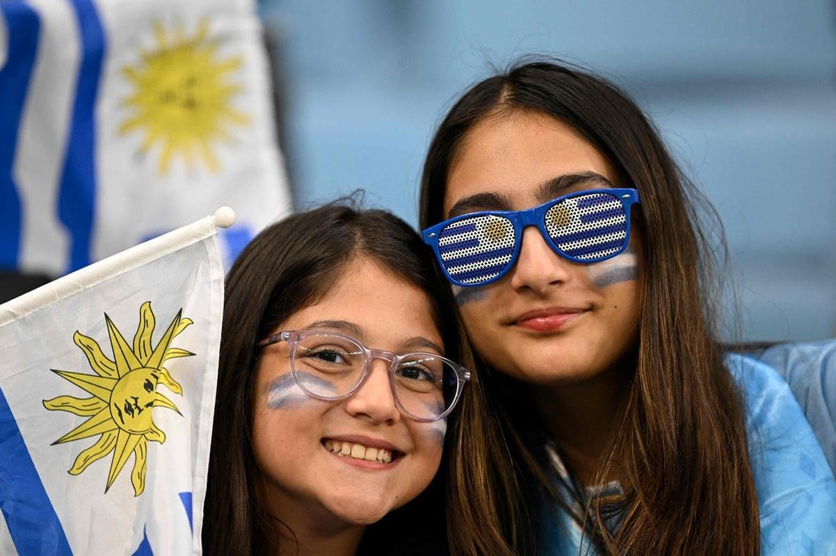Ganeses e uruguaios acompanham partida pelo Grupo H da Copa do Mundo 