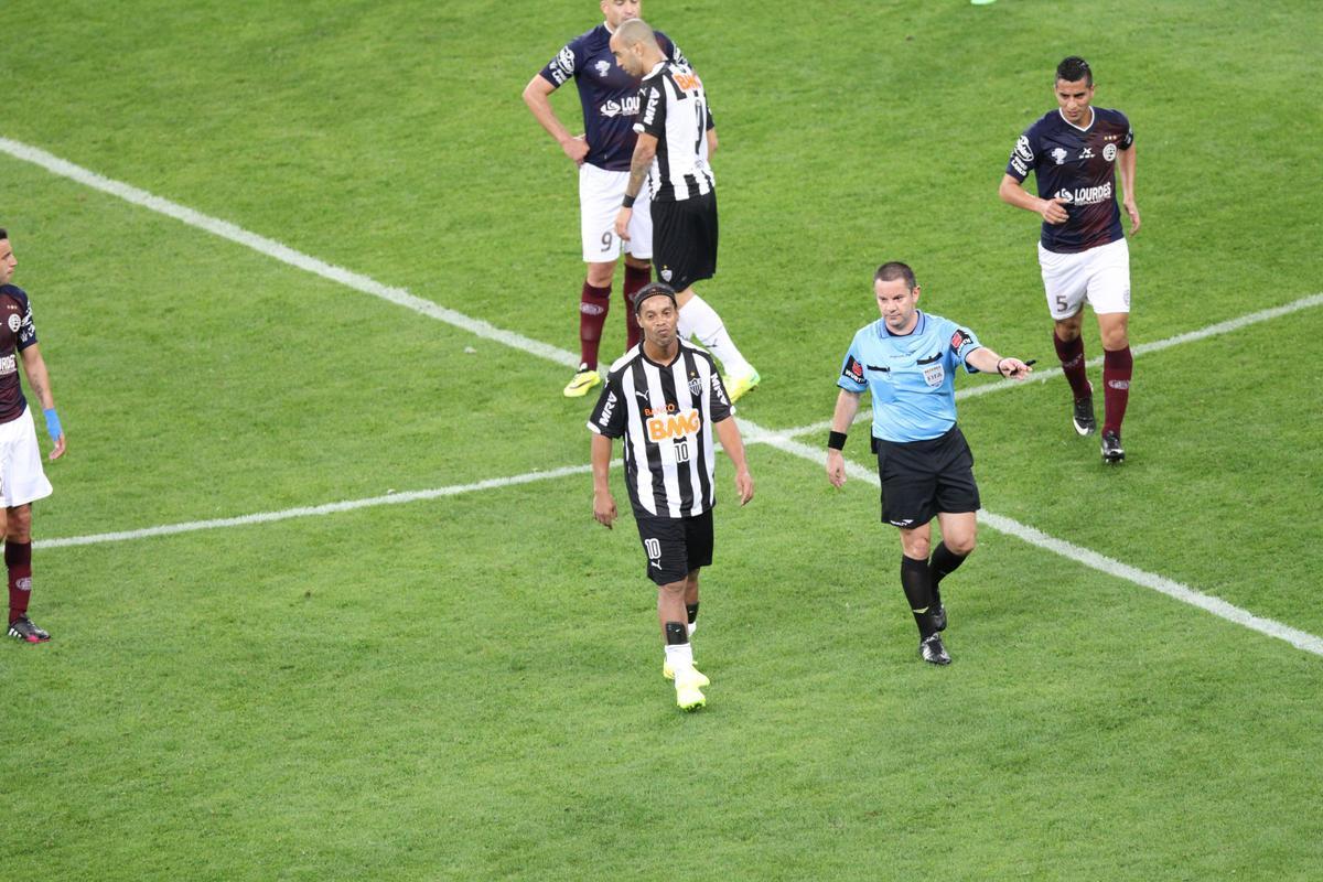 Ronaldinho pode ter feito, contra o Lans, na despedida da Recopa, o seu ltimo jogo pelo Atltico