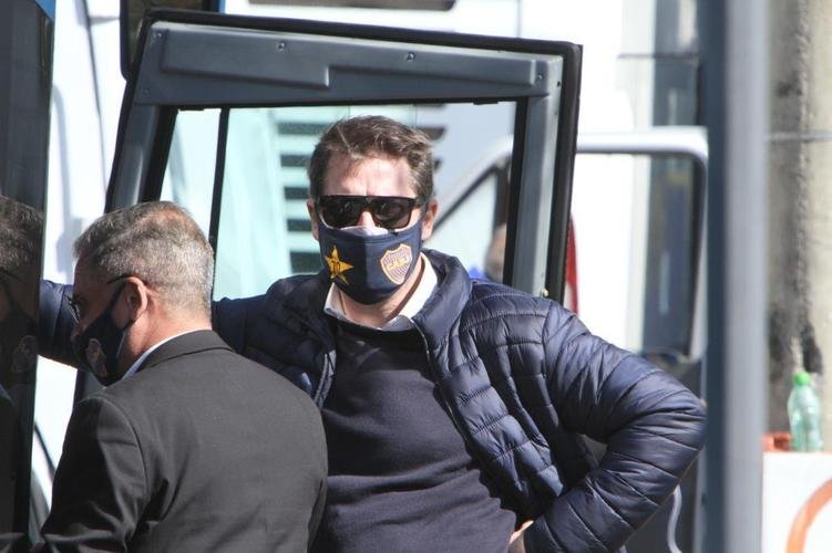 A delegação do Boca Juniors foi liberada da Central de Flagrantes 4  (CEFLAN 4) da Polícia Civil, no bairro Alípio de Melo, região Noroeste de Belo Horizonte, por volta das 12h desta quarta-feira. Jogadores e membros da comissão técnica da equipe argentina ficaram na delegacia por cerca de 12 horas para esclarecimentos sobre a confusão no Mineirão após a eliminação diante do Atlético, nos pênaltis, pelas oitavas de final da Copa Libertadores da América.