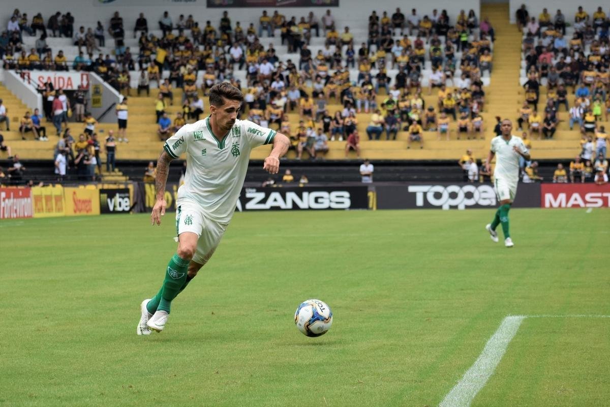 Cricima e Amrica se enfrentaram no Heriberto Hlse, pela terceira rodada da Srie B