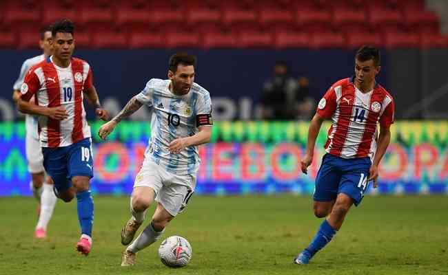 Com a titularidade no duelo contra o Paraguai, Messi atingiu uma nova marca pela Argentina