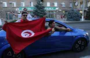 Torcidas de Tunsia e Inglaterra fizeram a festa em Volgogrado