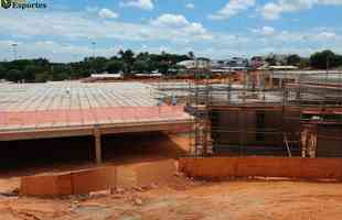 06/03/2012 - No exterior do Mineirão, começa a construção do estacionamento e da esplanada