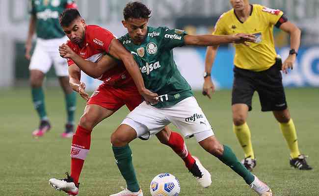 Gustavo Scarpa disputa jogada: Palmeiras  surpreendido e no defender o ttulo 