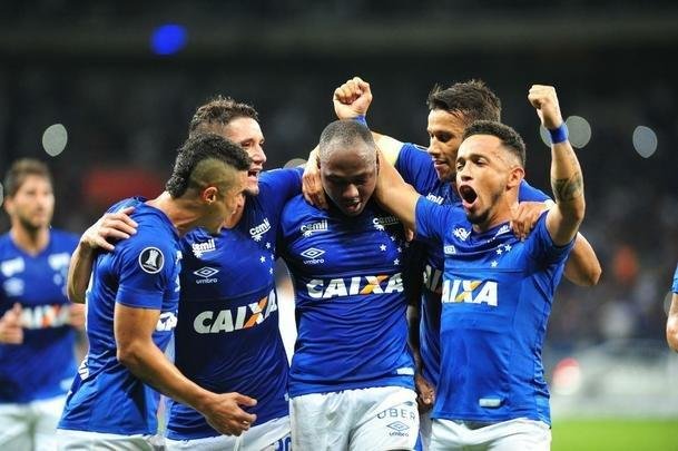 Arrascaeta sofreu pnalti de Vilches; Sass cobrou com categoria e ampliou para 3 a 0