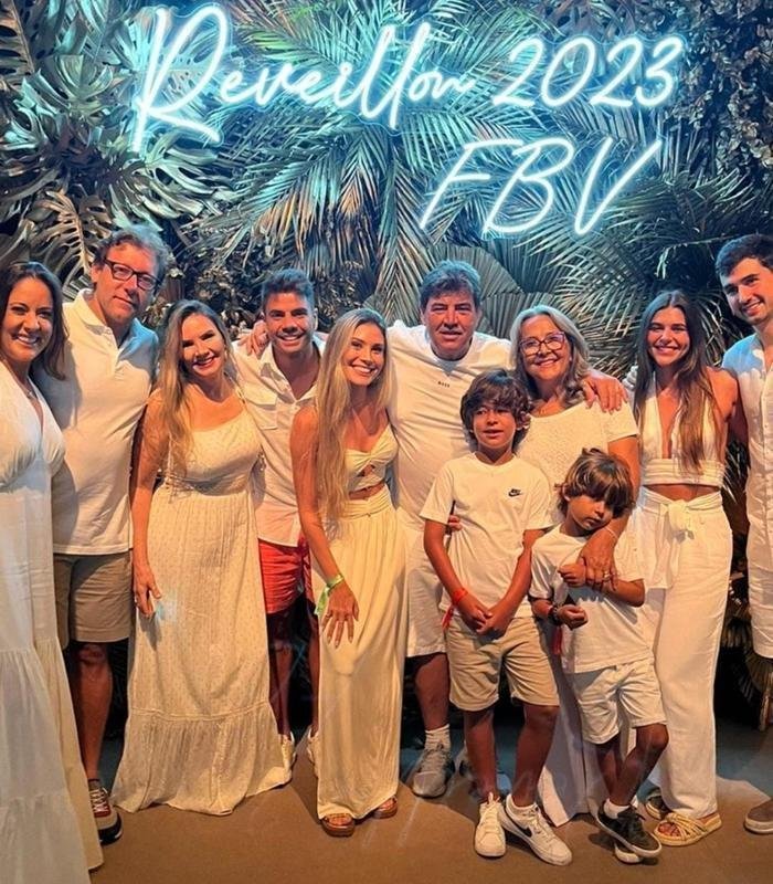 Henrique Almeida com amigos
