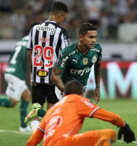 Setembro/2021 - O Atlético vinha fazendo grande temporada: líder do Brasileirão, avançando na Copa do Brasil e semifinalista da Copa Libertadores. No entanto, foi eliminado do torneio continental para o Palmeiras, pelo critério do gol marcado como visitante (0 a 0 no Allianz Parque e 1 a 1 no Mineirão). O Galo deixou a competição de forma invicta, com sete vitórias e cinco empates, deixando para trás nas fases eliminatórias os gigantes Boca Juniors e River Plate, ambos da Argentina.