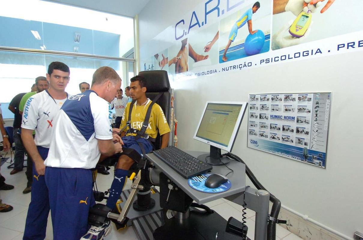 Fotos da inaugurao do Centro Avanado de Reabilitao Esportiva (CARE) da Toca da Raposa II, em 2007