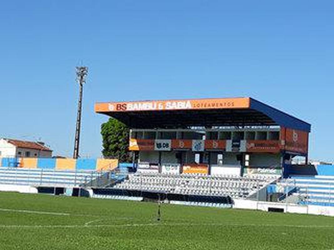 O estdio Zama Maciel, em Patos de Minas, pertence  URT. Atualmente, a capacidade de pblico  de 5.500 torcedores.