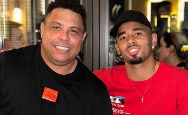 Ronaldo e Gabriel Jesus se encontraram em dia de folga dos jogadores da Seleo Brasileira no Catar 