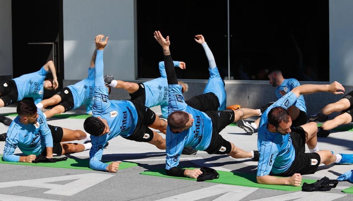 Jogadores da Seleo Uruguaia fizeram nesta sexta seu segundo treino em solo mineiro. Atletas deixaram o hotel pela manh e se dirigiram  Cidade do Galo, onde fizeram um treinamento fechado  imprensa