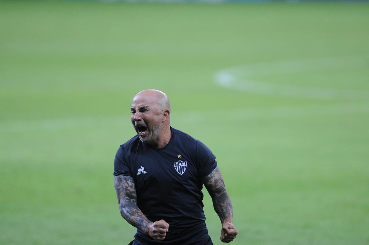 Galo virou na etapa final com gols de Hyoran (2) e Nathan: 3 a 2