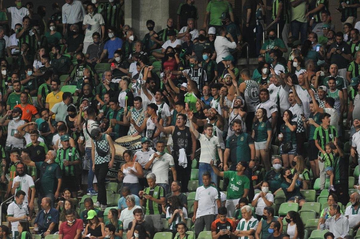 Fotos da torcida do Amrica na partida de estreia do clube na Copa Libertadores, contra o Guaran do Paraguai, no Independncia, em BH