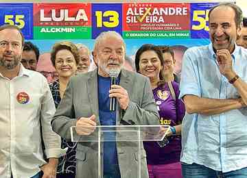 Políticos estiveram em um comício nesta sexta-feira (23/9), em Ipatinga, no Vale do Aço, em Minas