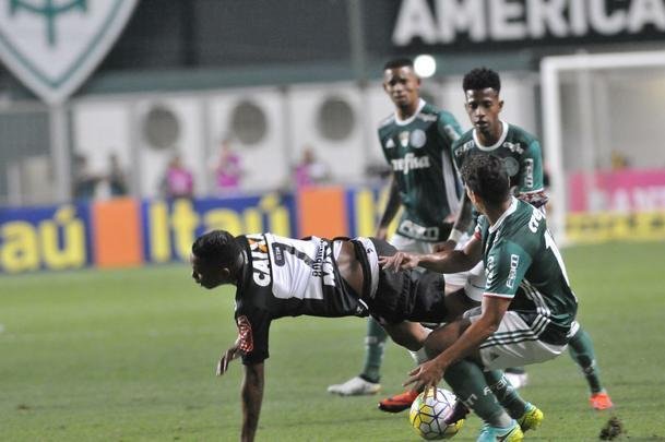 Imagens da partida entre Atltico e Palmeiras, no Independncia, pela 35 rodada do Brasileiro