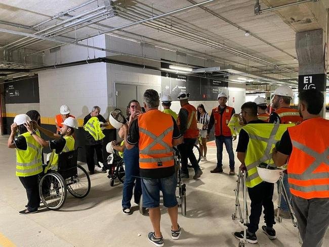 Fotos da visita feita por pessoas com deficincia na Arena MRV, nesta quinta-feira (9/2)
