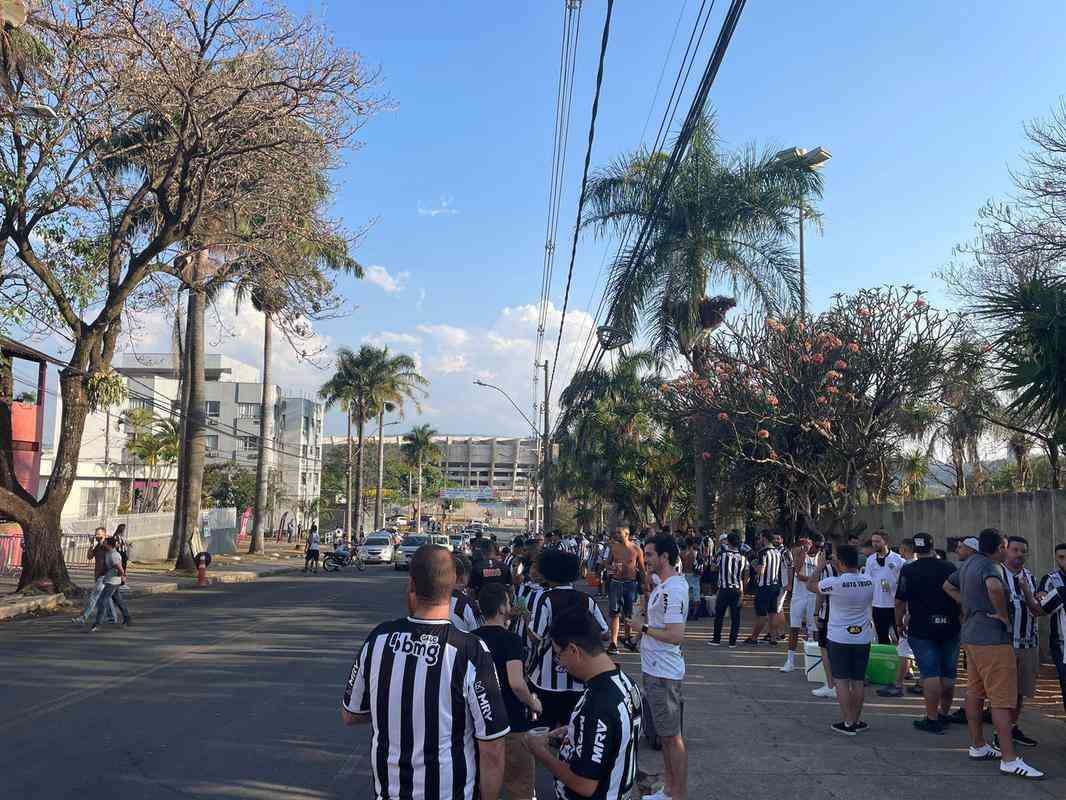 Fotos da torcida do Atltico no pr-jogo contra o Palmeiras no Mineiro