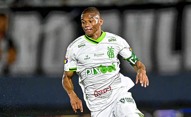 Juninho chegou ao 326º jogo com a camisa do América