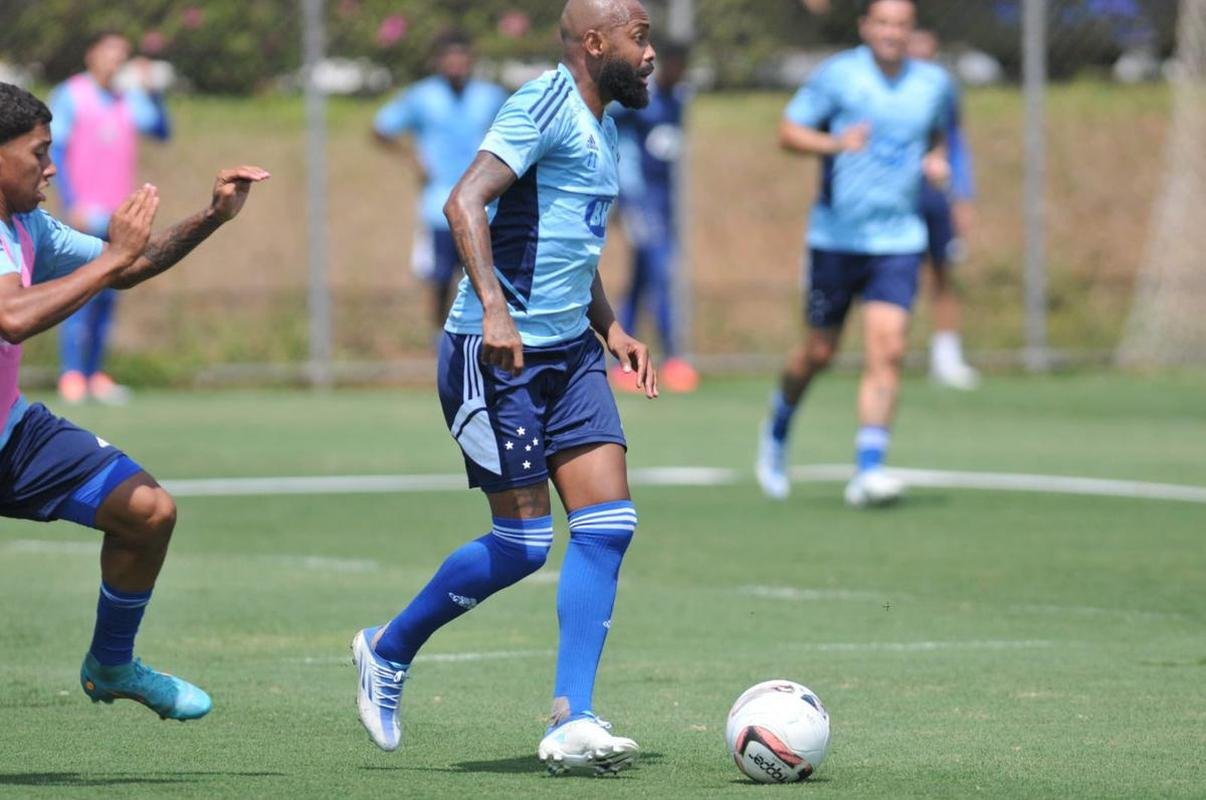 Dia movimentado na Toca: coletiva de Pezzolano, retorno da imprensa ao CT e treino em campo