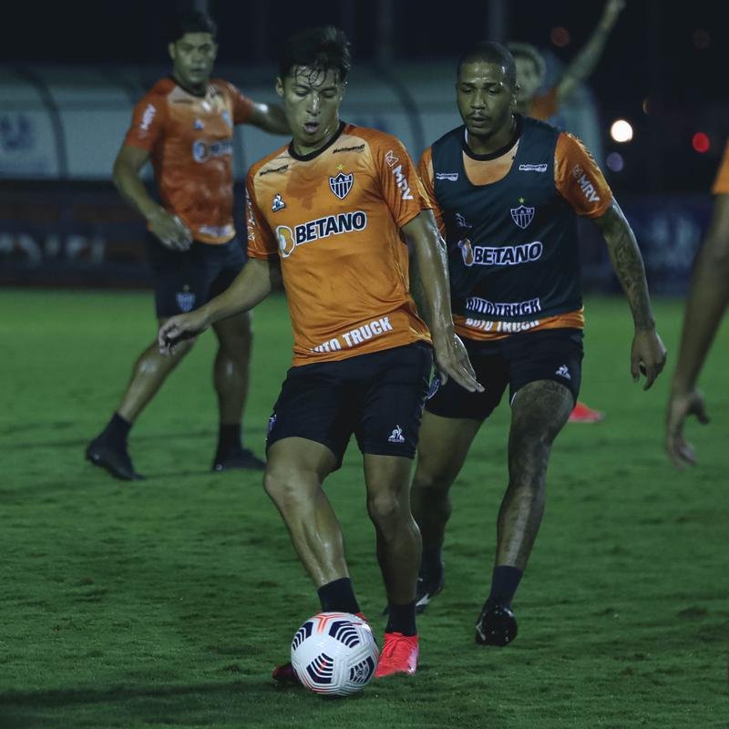 Tcnico Cuca comandou atividade do Atltico no CT da Conmebol no Paraguai 