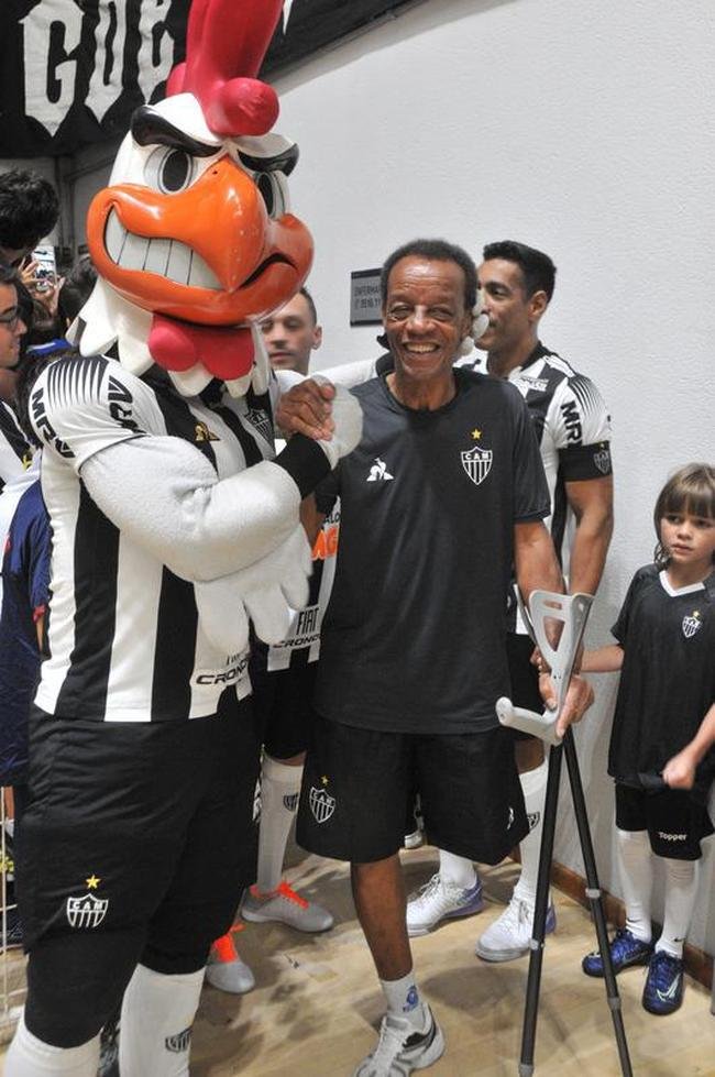 Jogo festivo e solid�rio reuniu craques do futsal mineiro em BH