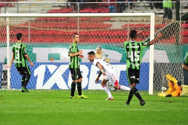 Fotos do duelo entre Amrica e Vitria, no Independncia, pela 36 rodada da Srie B