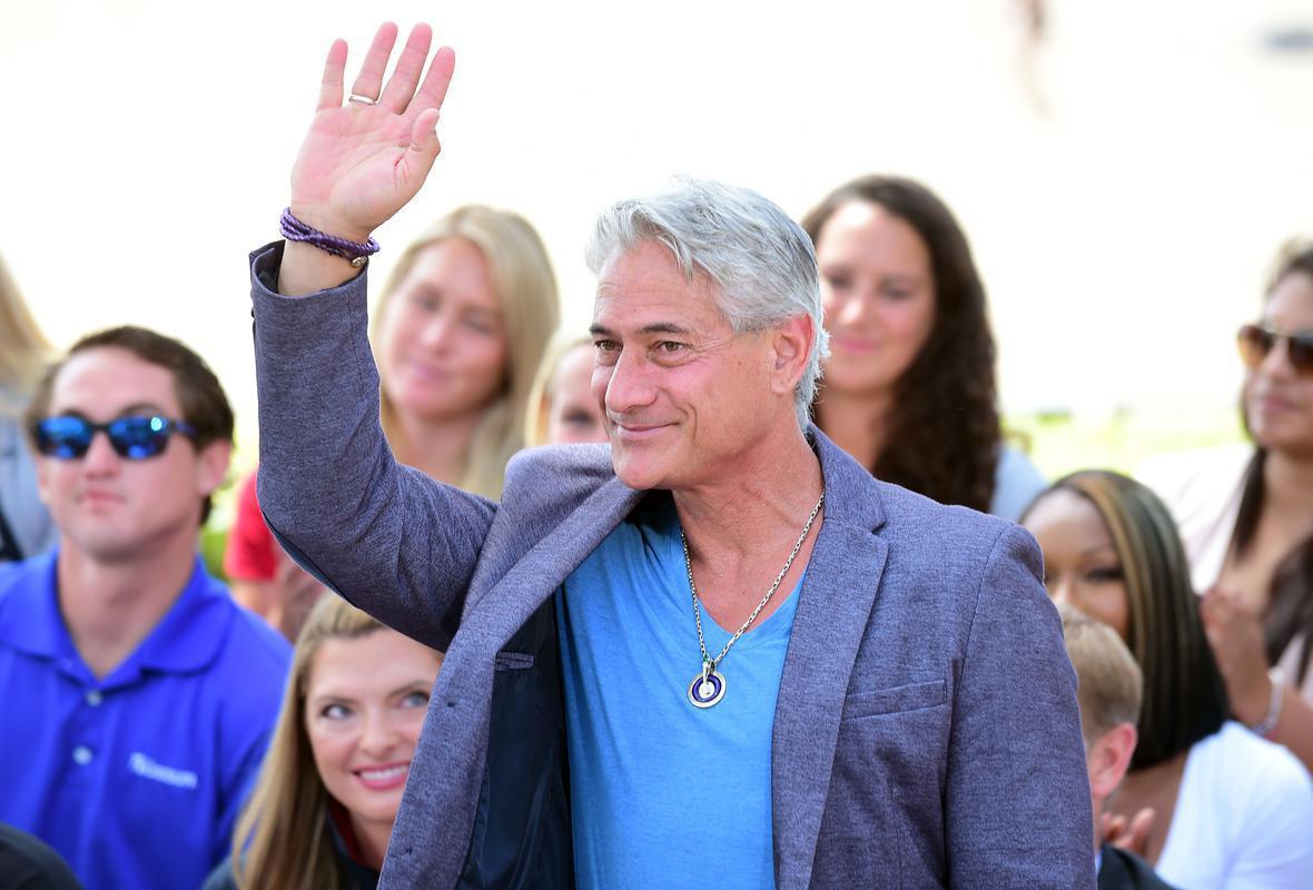 Greg Louganis - O saltador estadunidense conquistou nada menos que cinco medalhas olmpicas e  considerado um grande fenmeno da modalidade.  gay.