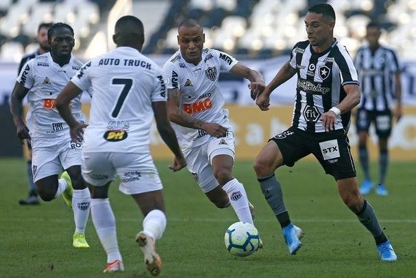 Fotos da vitória do Botafogo sobre o Atlético, por 2 a 1, no Engenhão, pela 18ª rodada do Brasileiro