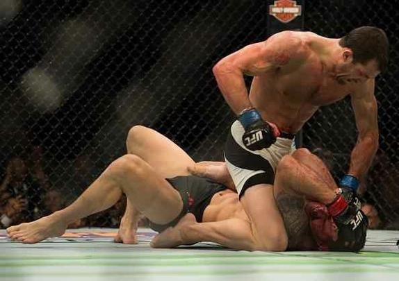 Fotos da batalha entre Luke Rockhold e Chris Weidman