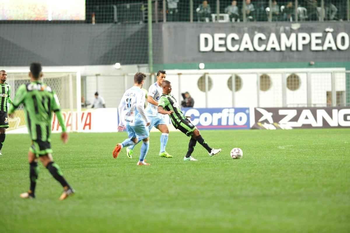 Amrica e Londrina se enfrentaram no Independncia, pela 18 rodada da Srie B do Brasileiro