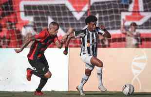Fotos do jogo entre Pouso Alegre e Atltico, pelo Mineiro