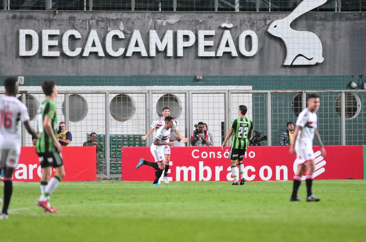 Fotos da partida entre Amrica e So Paulo, nesta quinta-feira (18), no Independncia, em Belo Horizonte, pelas quartas de final da Copa do Brasil.