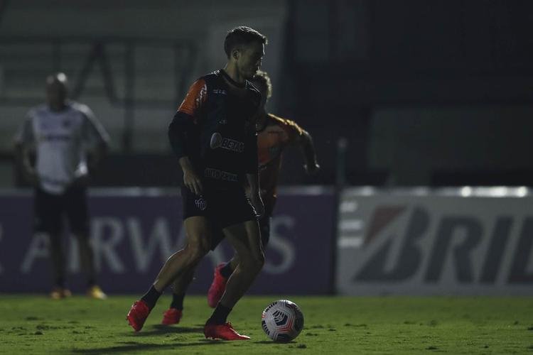 Tcnico Cuca comandou atividade do Atltico no CT da Conmebol no Paraguai 