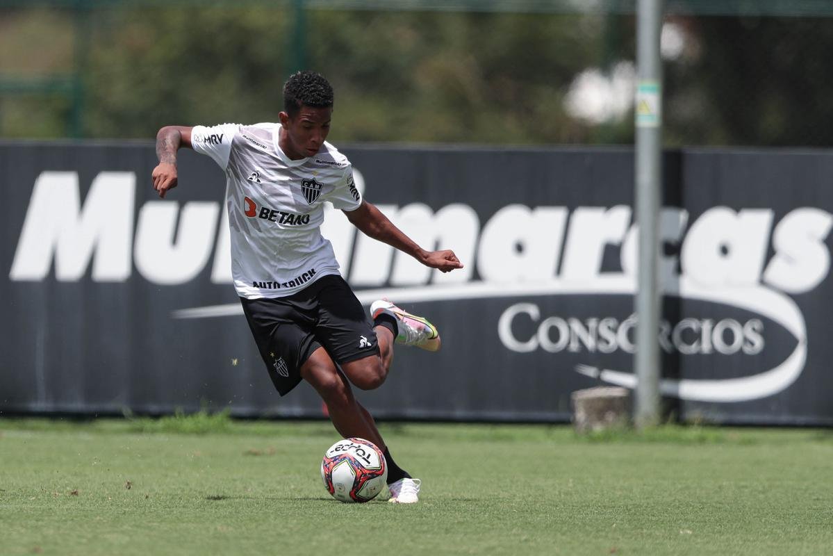 Primeiro treino comandado por Cuca desde a volta ao Atltico