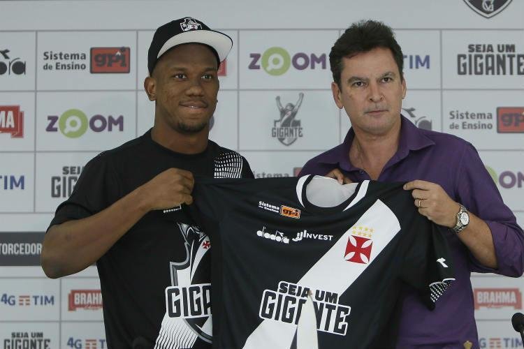 O Vasco anunciou a contratao do atacante Lucas Ribamar