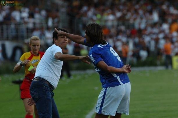 Novamente, Raposa e Galo estavam frente a frente na final do Mineiro e a vantagem também era do time celeste. A equipe do técnico Adílson Batista não teve dó do tradicional rival e devolveu, com sobra, a goleada do ano anterior. Marcelo Moreno, Marcos, contra, e Ramires marcaram no primeiro tempo. Na etapa final, Guilherme e Wagner completaram o placar, que deixou a taça nas mãos da Raposa.