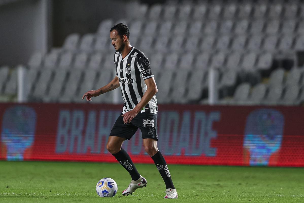 Fotos do jogo entre Santos e Atltico, na Vila Belmiro, em Santos, pela stima rodada do Campeonato Brasileiro de 2021