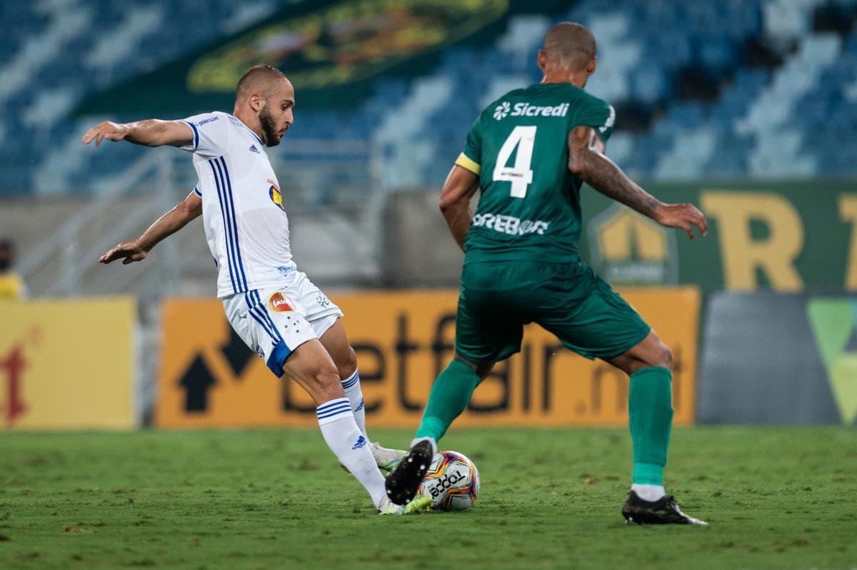 Fotos do duelo entre Cuiab e Cruzeiro, na Arena Pantanal, pela Srie B