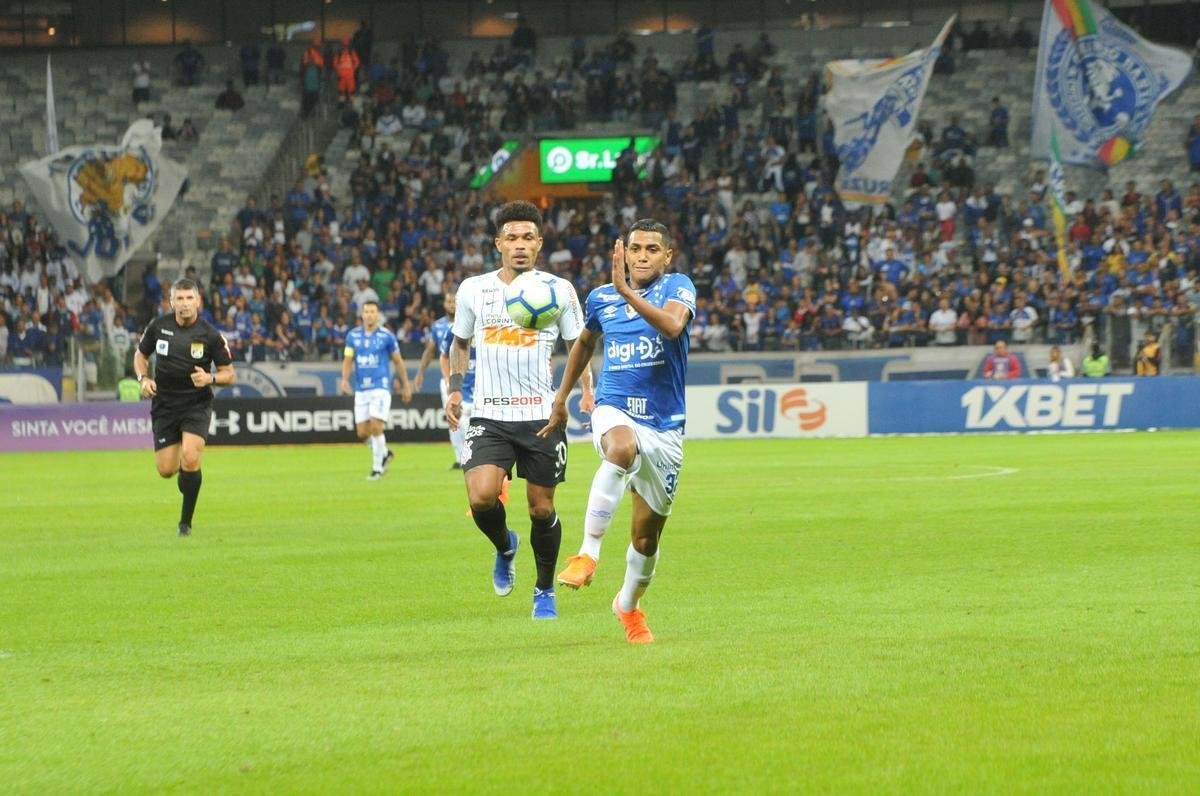 Fotos de Cruzeiro x Corinthians, no Mineiro, pela oitava rodada do Campeonato Brasileiro