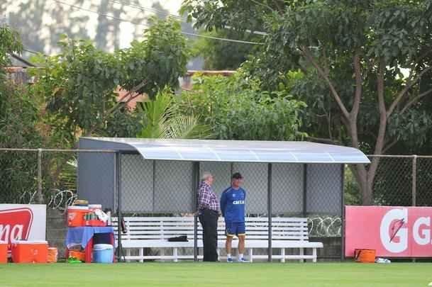 Cruzeiro teve volta de argentino, e Mano Menezes esboou equipe titular para pegar o Sport